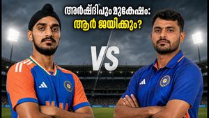 ഈഡൻ പാർക്കിലെ ചെറിയ ബൗണ്ടറികൾ; ഇന്ത്യയുടെ ഡെത്ത് ഓവർ പ്ലാനിൽ അർഷ്ദീപും മുകേഷും തമ്മിൽ കടുത്ത മത്സരം!