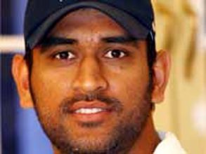 మాపై ఒత్తిడి లేదు: ధోనీ