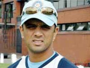 ఆసీస్ సిరీస్: ద్రవిడ్ ఔట్, సెహ్వాగ్ బ్యాక్