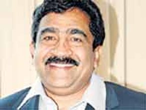 చాముండిపై అరెస్టు వారంట్ జారీ