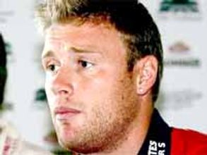 ఐపియల్ కు ఆల్ రౌండర్ ఫ్లింటాఫ్ దూరం