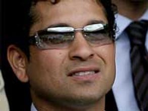 సచిన్ సెంచరీ: భారత్ 243కు అలౌట్