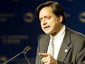 థరూర్ కు రహస్య ఎజెండా ఉంది: మోడీ