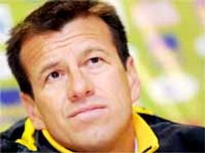 బ్రెజిల్ కోచ్ కార్లోస్ దుంగాపై వేటు