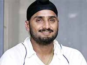 సింగ్ ఈజ్ కింగ్: బజ్జీ వరుసగా మరో సెంచరీ