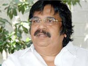 సినీ కార్మికులకు దాసరి నారాయణరావు సహాయం