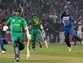 ఒక్క పరుగు తేడాతో దక్షిణాఫ్రికాపై ఇండియా విజయం, మునాఫ్ చలువ