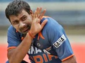 క్రికెట్ ప్రపంచ కప్: ప్రవీణ్ కుమార్ ఔట్, శ్రీశాంత్ ఇన్