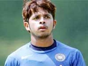 శ్రీశాంత్‌కు మొండిచేయి, పియూష్ చావ్లాకు చాన్స్: ధోనీ ఆలోచన