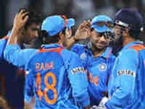 టాస్ గెలిచి బ్యాటింగ్ ఎంచుకున్న ధోనీ, శ్రీశాంత్ స్థానంలో చావ్లా