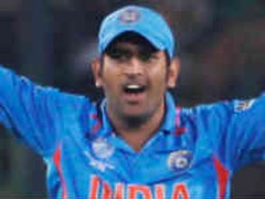భారత కెప్టెన్ మహేంద్ర సింగ్ ధోనీపై రుసరుసలాడిన ఐసిసి