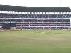 నాగపూర్‌లో క్రికెట్ అభిమానులపై పోలీసుల ప్రతాపం, లాఠీచార్జి