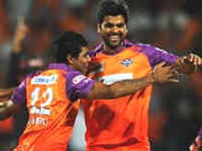 కొచి టస్కర్స్ కేరళ హ్యాట్రిక్ విజయం, కెకెఆర్ కెప్టెన్ గంభీర్‌కు షాక్