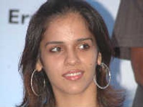 హైదరాబాదీ సైనా నెహ్వాల్‌కు షాక్, తొలి రౌండ్‌లోనే పరాజయం