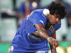 ముంబై ఇండియన్స్ బౌలర్ లసిత్ మలింగ బీమర్స్‌కు జరిమానా