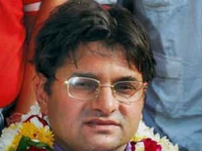 సచిన్‌ని కించపరుస్తూ ట్విట్టర్‌లో పోస్ట్ చేయడం వల్లే అతనికి షోకాజ్