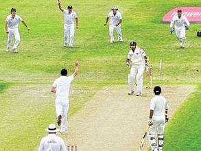 చేచేతులా రెండో టెస్టు జారవిడుచుకున్న భారత్