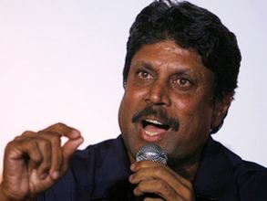 సచిన్ టెండూల్కర్, ధోనీలపై విరుచుకుపడిన కపిల్