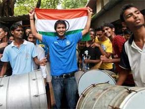 ఇంట్లో కరెంటు కూడా లేని ఓ ఇండియన్ హాకీ వీరుడి కధ