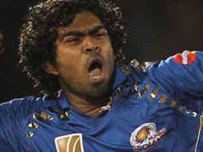 మలింగ బ్యాటింగ్ మాయ, ధోని సేనకు ఎదురుదెబ్బ...