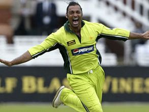 సచిన్‌, ద్రవిడ్‌లకు అక్తర్ క్షమాపణ చెప్పాల్సిందే: శుక్లా