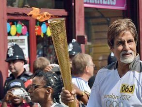 ప్రపంచ వ్యాప్తంగా ఫ్యాన్స్, అందుకే అమితాబ్ హైలెట్