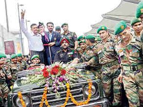 విజయ్ కోసం ఆర్మీ నిబంధలను సవరించండి: మాకెన్