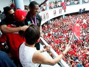 36 యేళ్ల తర్వాత స్వర్ణం.. అదిరిపోయే నజరానాలు