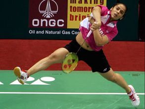 క్వార్టర్ ఫైనల్లోకి సైనా నెహ్వాల్: సాయి ప్రణీత్ ఔట్