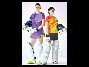 ప్యాడ్ కట్టిన హాట్ బ్యూటీ గుత్తాజ్వాలా, సైనా సై(పిక్చర్స్)