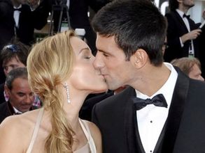 విరాళాలతో జకోవిచ్ బాధను తగ్గించిన ప్రియురాలు!