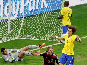 కన్నీళ్లు పెట్టుకున్న కెప్టెన్, ఏడ్చిన ఫ్యాన్స్ (పిక్చర్స్)