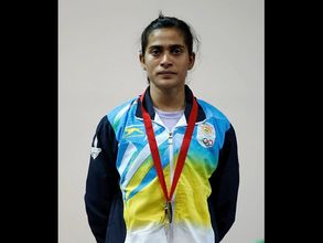 అంధ్ర అమ్మాయి సంతోషికి కాంస్యం: బింద్రాకు స్వర్ణం