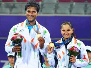 ముద్దాడి కేకపెట్టిన సానియా: సీమా కంటతడి(పిక్చర్స్)