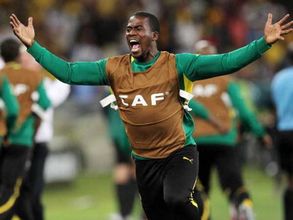 ఇంట్లోకి చొరబడి కాల్పులు, సాకర్ టీమ్ కెప్టెన్ మృతి