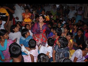 నేల మీద సానియా, ముందస్తు శుభాకాంక్షలు(ఫోటోలు)