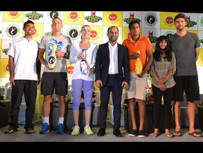 సుజనా మాల్‌లో హైదరాబాద్ ఏసెస్ జట్టు (ఫోటోలు)