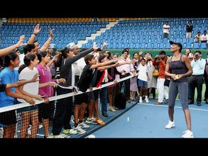 బెండకాయ మసాలా ఇష్టంగా తింటున్నా:వీనస్(ఫోటోలు)