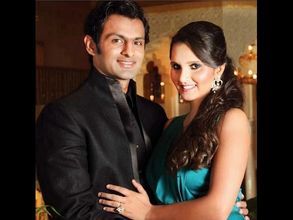 నటి హుమైమాతో సానియా భర్త షోయబ్ చక్కర్లు