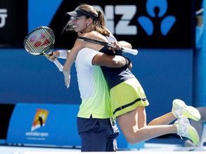 ఆస్టేలియా ఓపెన్: సానియా జోడి ఓటమి, ఫైనల్స్‌లో పేస్ జోడి