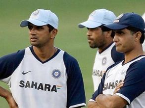 ప్రతీకారం కోసం చొక్కా విప్పాడు: గంగూలీకి నో చెప్పిన సచిన్, ద్రావిడ్