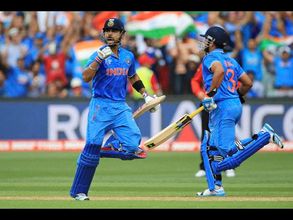 పాక్‌పై సచిన్ రికార్డ్ బద్దలు కొట్టిన కోహ్లీ: 5 ఓవర్లలో 5వికెట్లు, 27 రన్స్ (పిక్చర్స్)