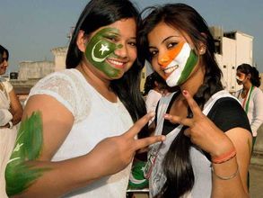 మ్యాచ్: సిడ్నీలో భారత్‌ను దూషించారు, పాక్-భారత్ ఫ్యాన్స్ కొట్టుకున్నారు!