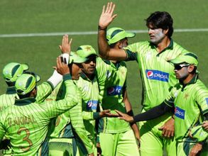 భారత్‌పై ఓటమి: కోచ్‌ను దుర్భాషలాడిన పాక్ ఆటగాళ్లు