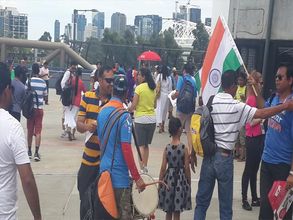 ప్రపంచ కప్: స్టేడియంలో సచిన్, అభిమానుల సందడి (పిక్చర్స్)