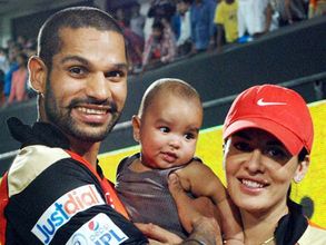 ధావన్‌కు భార్య వచ్చిన వేళ: విరాట్ కోహ్లీకి ప్రేయసి దొరికన వేళ