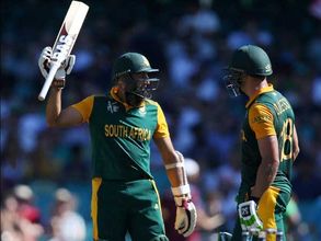 సౌతాఫ్రికా రికార్డ్ విన్: డివిల్లీర్స్ రికార్డ్, విండీస్ కెప్టెన్ చెత్త బౌలింగ్, గేల్ విఫలం