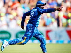 ఇద్దరు సెంచరీలు, ఇంగ్లాండ్‌పై లంక భారీ విజయం.. నాకౌట్ అశలు సజీవం