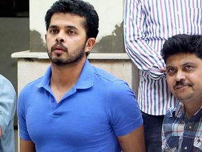 శ్రీశాంత్‌పై హత్యాయత్నం గొడవ: విరుచుకుపడిన తీహార్ జైలు ఆధికారులు