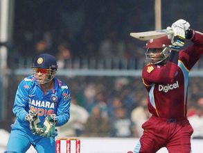 టైం వేస్ట్ చేయొద్దని..: విండీస్ మ్యాచ్‌లో ప్యాడ్లు లేకుండా ధోనీ కీపింగ్